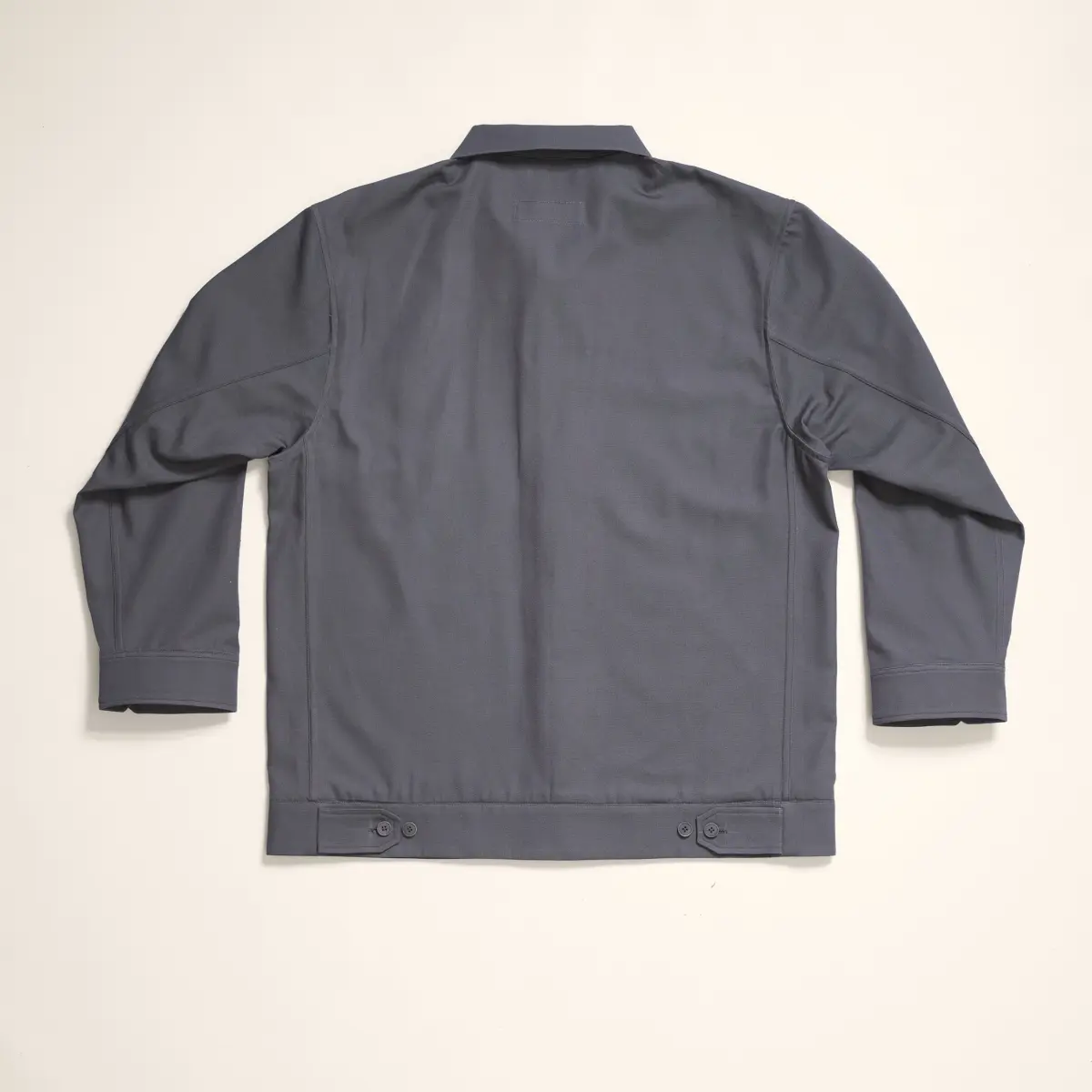 Jacke in Grau, flach ausgelegt von hinten